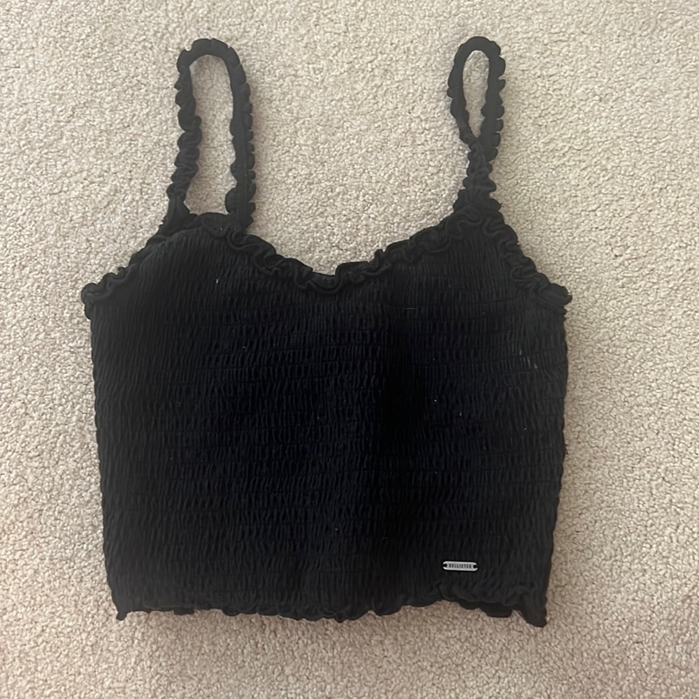 Hollister size S black ribbed and scrunched cropped tank!